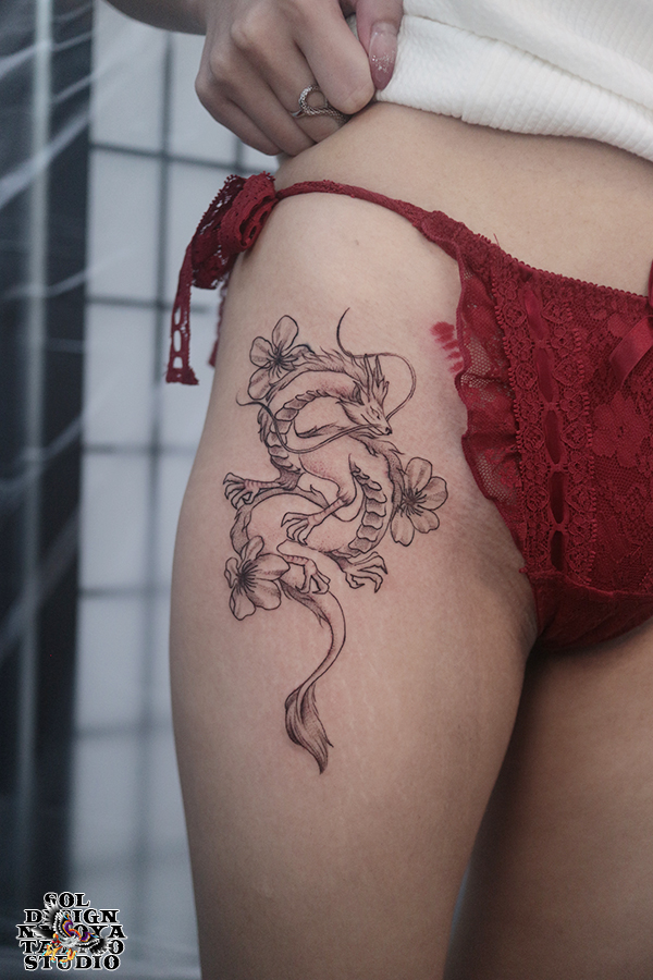 名古屋　タトゥー　女性